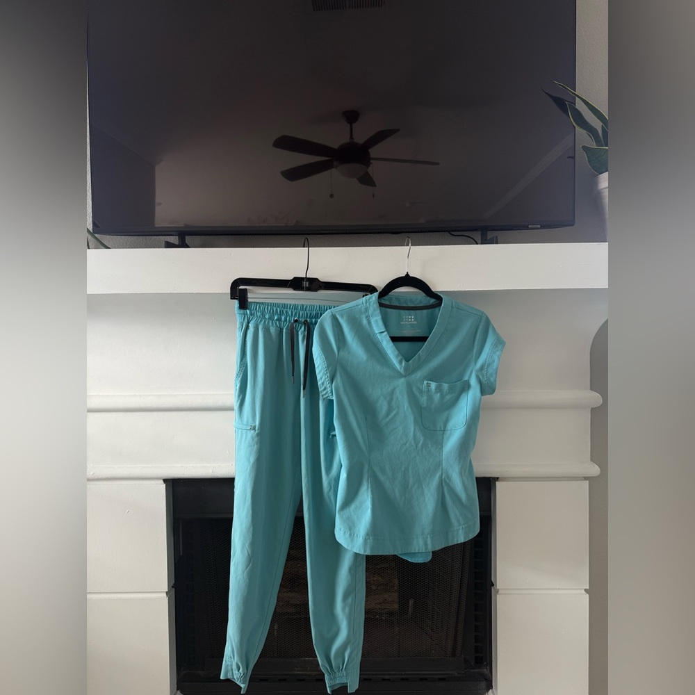 CRFT by White Cross jogger scrub pants with one pocket scrub top